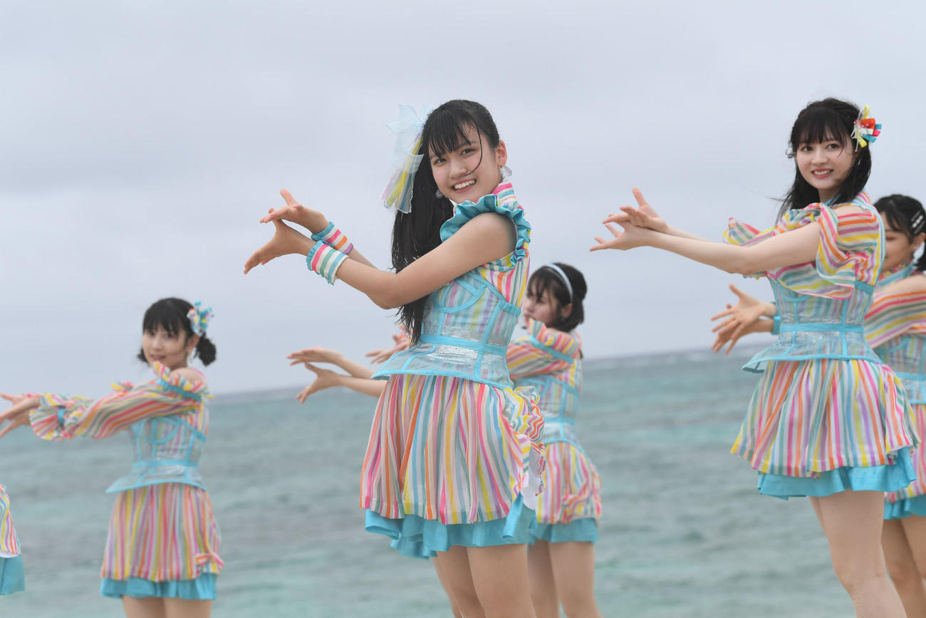 SKE48新シングル「あの頃の君を見つけた」ミュージックビデオ撮影での林美澪（中央）