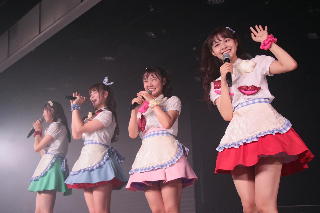 「アイドルエッセンス公演」をスタートさせたSmoreの、左から藤崎未夢、小熊倫実、古舘葵、本間日陽（ｃ）Flora