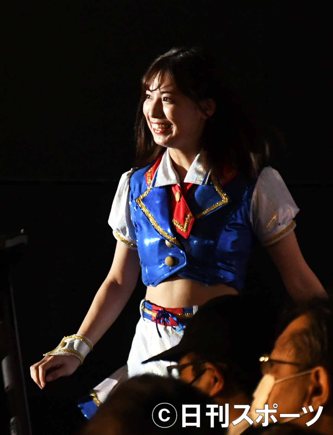 東京女子プロレス新宿FACE大会の前説で名古屋大会のメインイベントを務めることを発表したSKE48荒井優希（撮影・大友陽平）