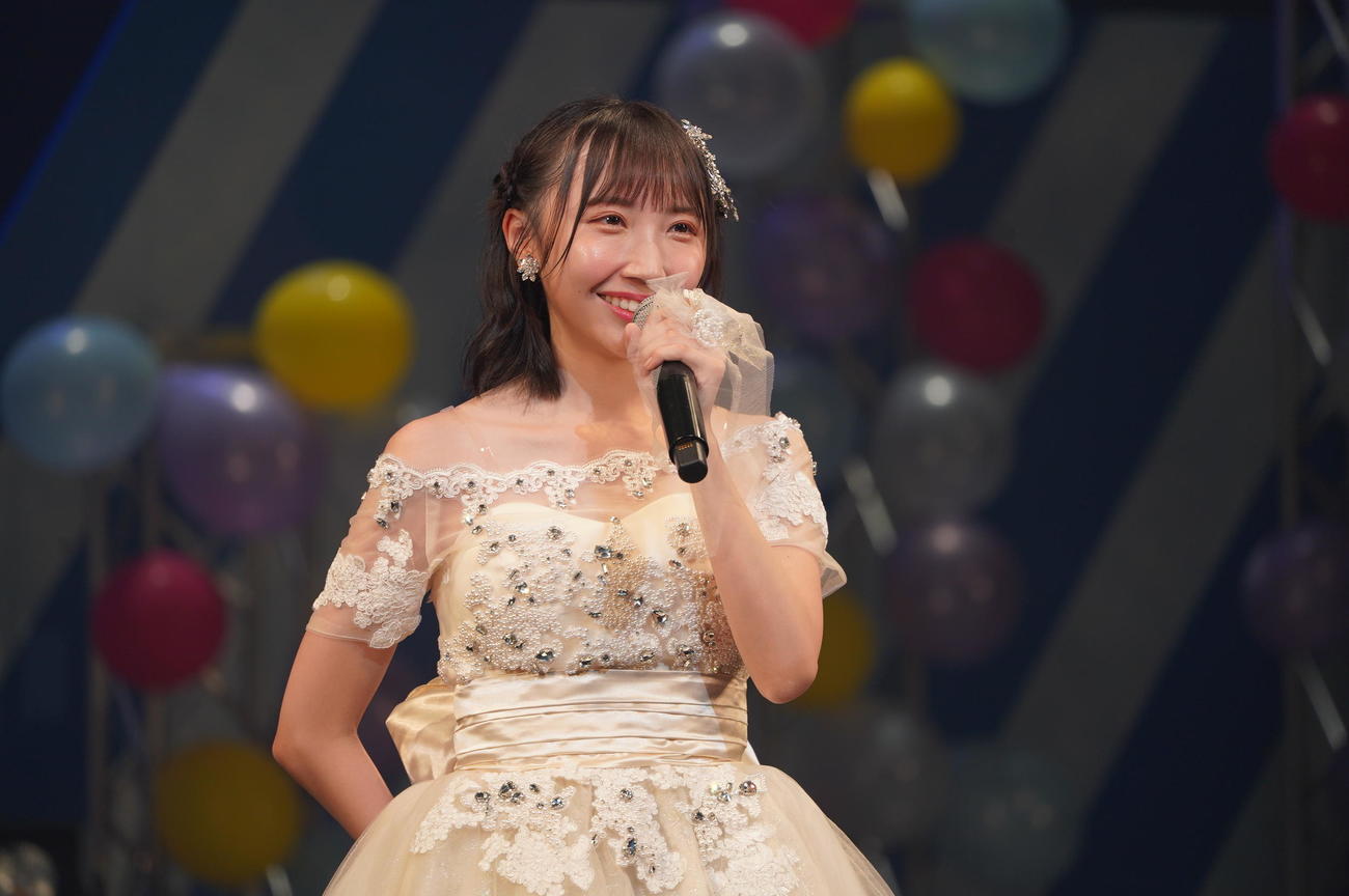 卒業コンサートでファンにあいさつするSTU48薮下楓（C）STU