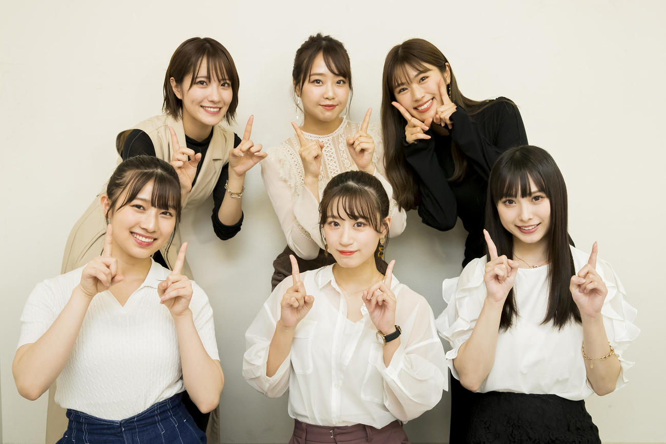 11周年ライブを11月3日に開くNMB48の（前列左から）安部若菜、上西怜、梅山恋和（後列左から）小嶋花梨、加藤夕夏、渋谷凪咲（C）NMB48