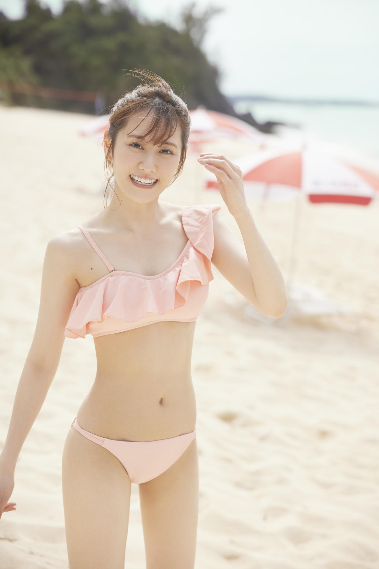 ファースト写真集でフレッシュな水着姿を披露するNGT48西潟茉莉奈