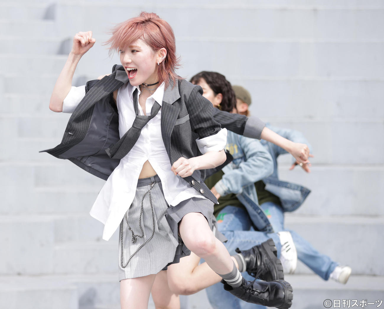 CyberAgent Legitと新曲「根も葉もRumor」を踊るAKB48岡田奈々（撮影・河野匠）