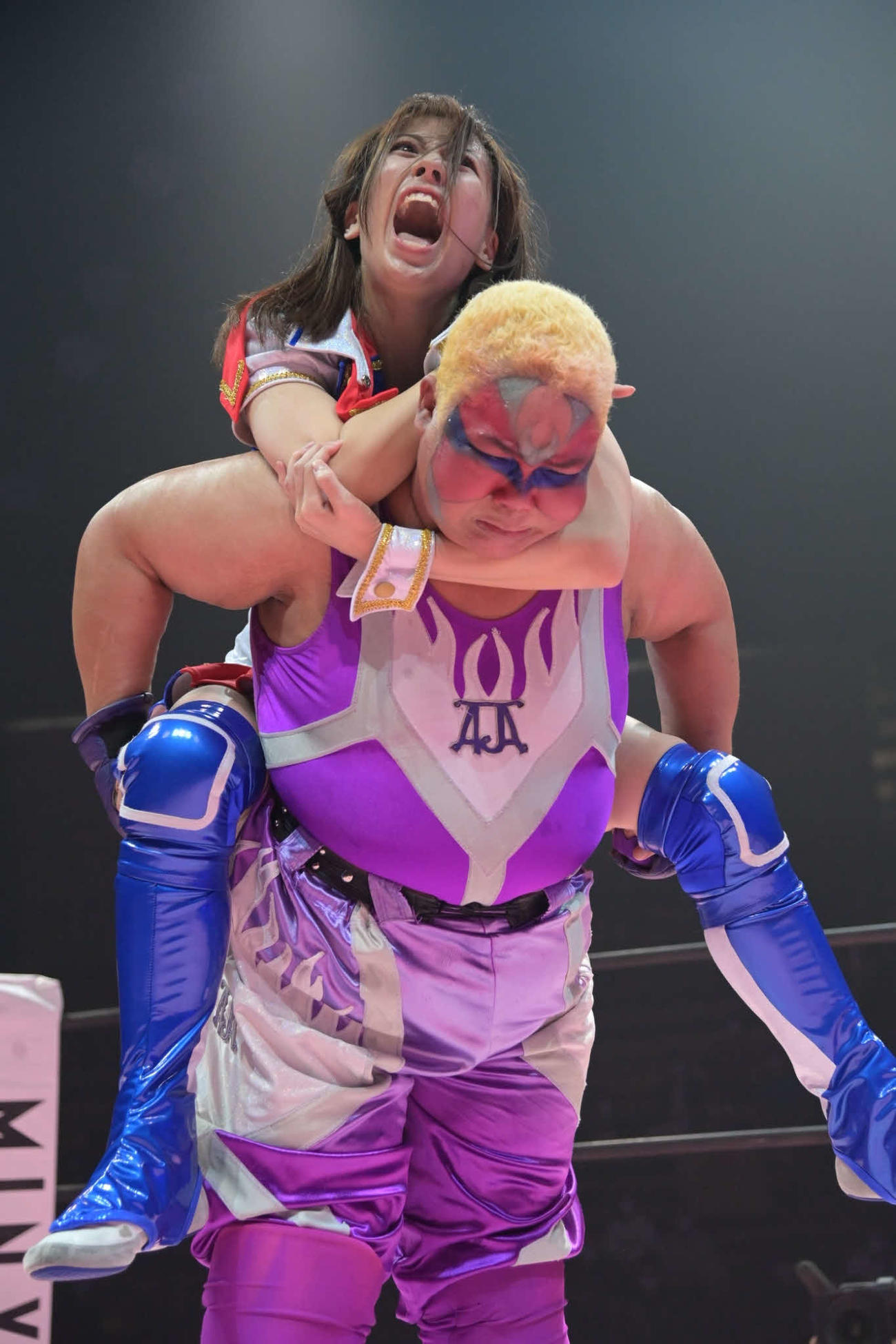 「WRESTLE　PRINCESS　II」のタッグ戦でアジャコングを攻める荒井優希（C）東京女子プロレス
