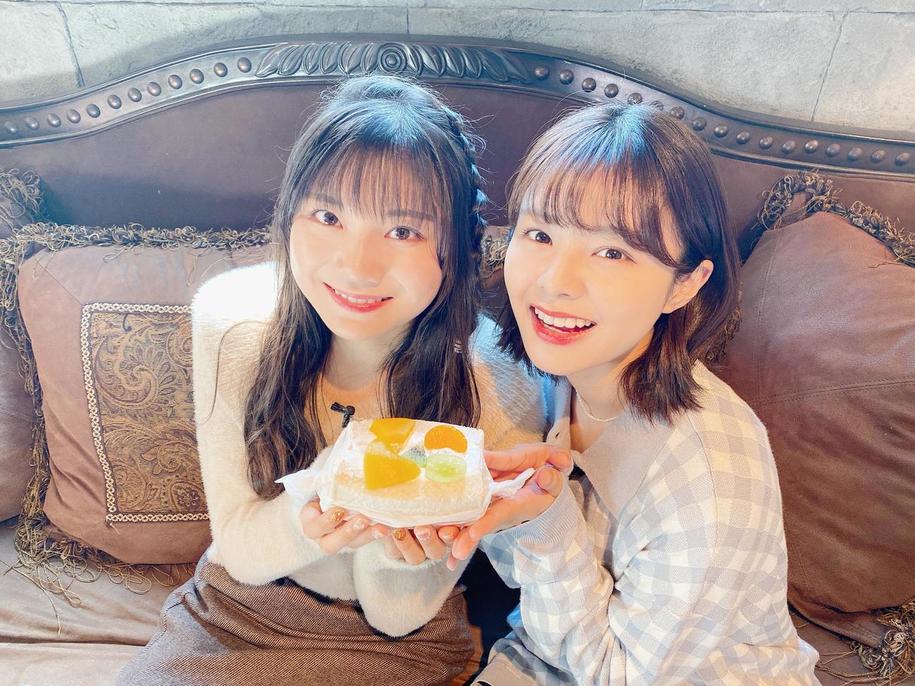 BSN公式アプリなどで配信の「NGT48の新潟スイーツ部」初回放送に出演したNGT48の藤崎未夢（左）と本間日陽（C）Flora