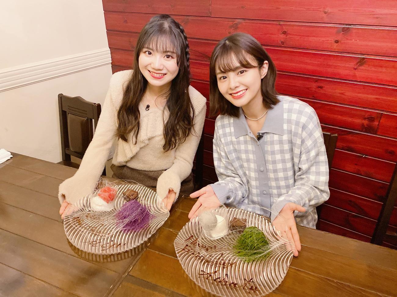 初回と第2回の配信開始日にそれぞれ誕生日を迎え、バースデープレートで祝福された藤崎未夢（左）と本間日陽（C）Flora
