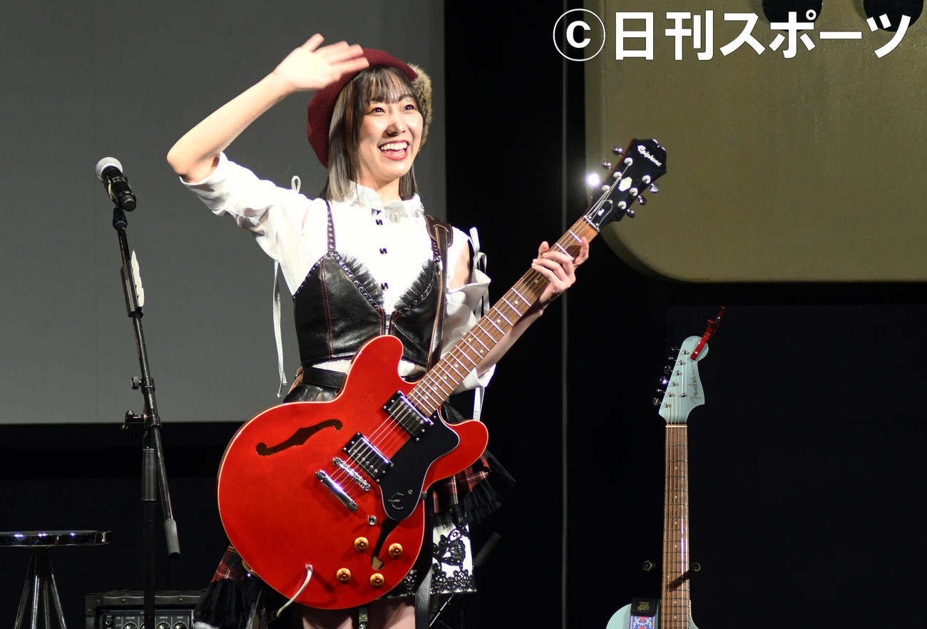 初のソロライブでギターの弾き語りを披露するSKE48須田亜香里（撮影・大友陽平）