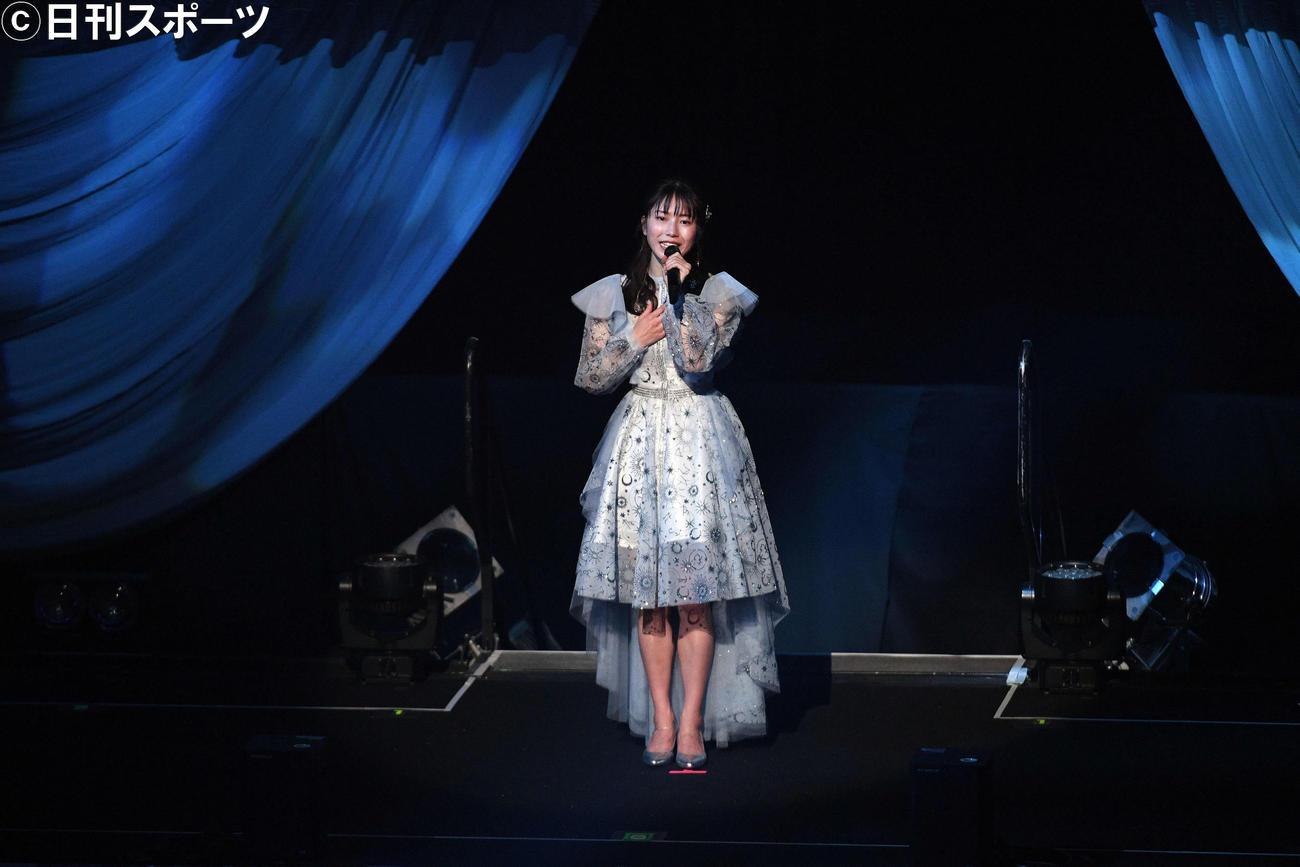 卒業コンサートでパフォーマンスする横山由依（撮影・滝沢徹郎）