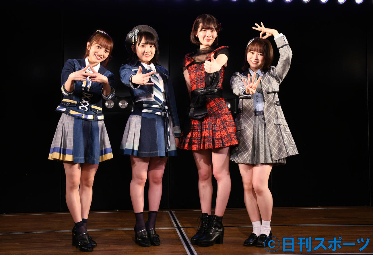 「AKB48劇場16周年特別記念公演」で新チームのキャプテンに任命された、左から向井地美音、田口愛佳、浅井七海、倉野尾成美（撮影・大友陽平）