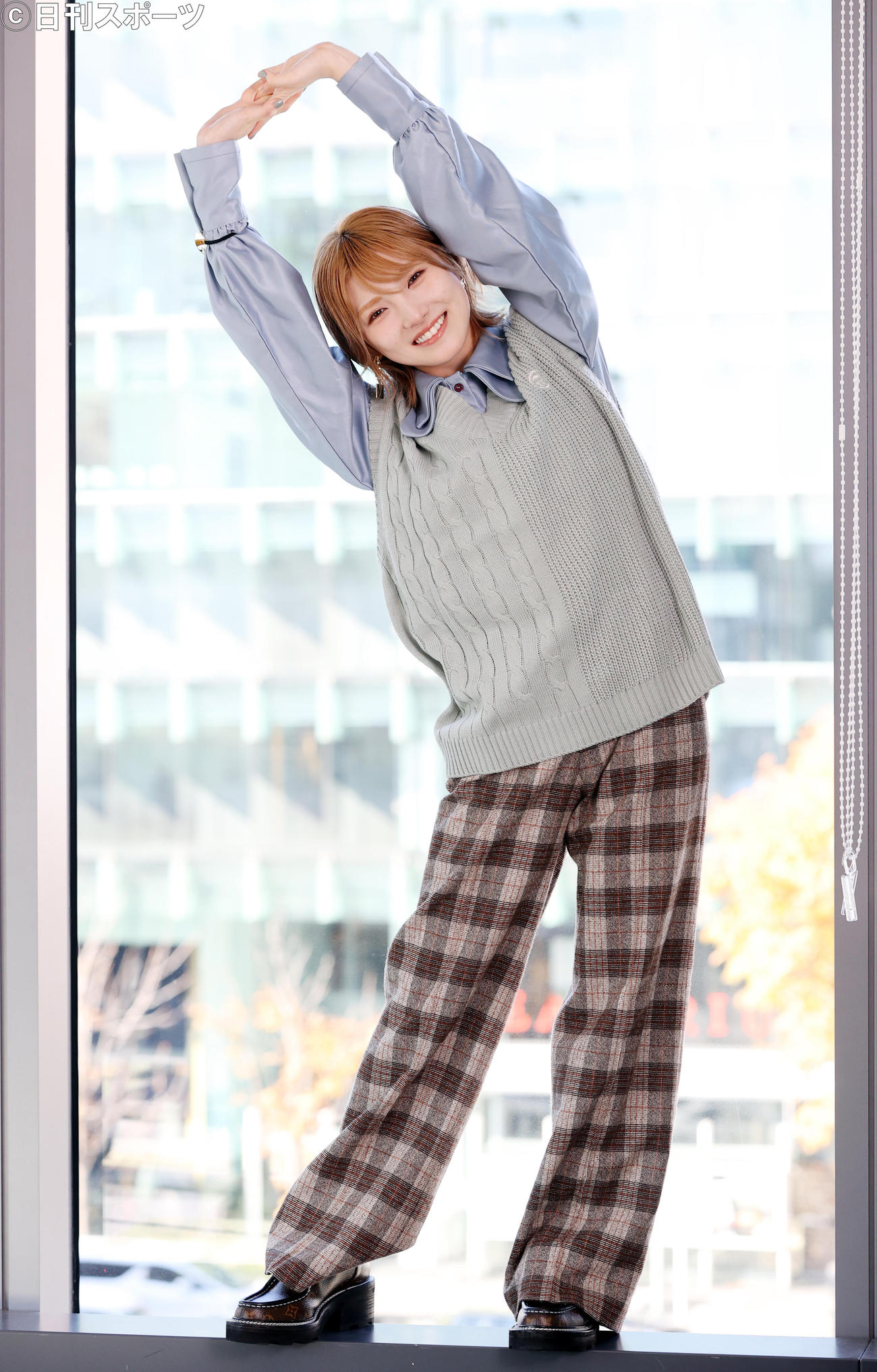 AKB48の岡田奈々は笑顔を見せる（撮影・浅見桂子）