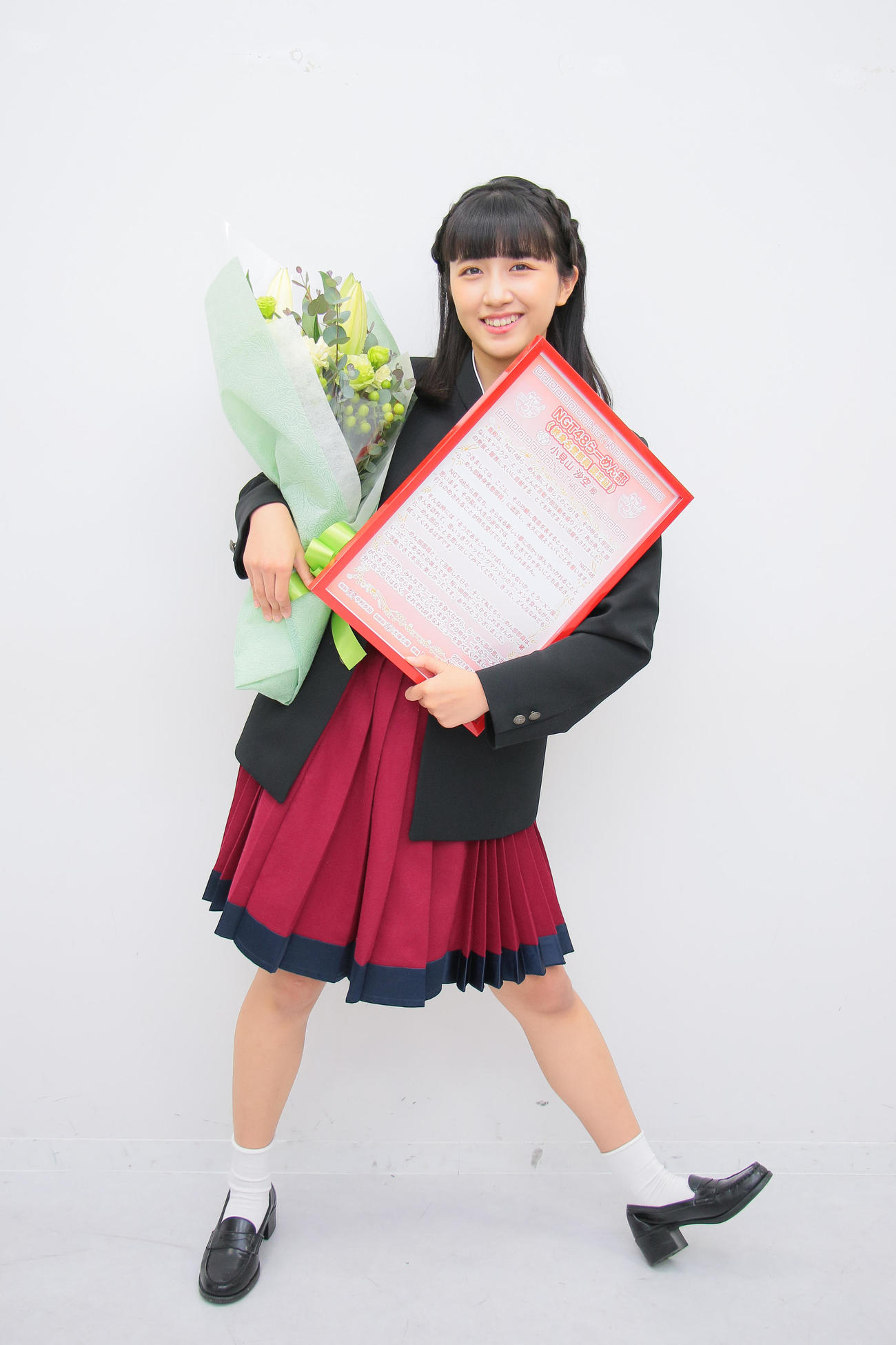 27日に卒業公演を行うNGT48小見山沙空。手にしている「認定証」の謎はグループのYouTube公式チャンネルで