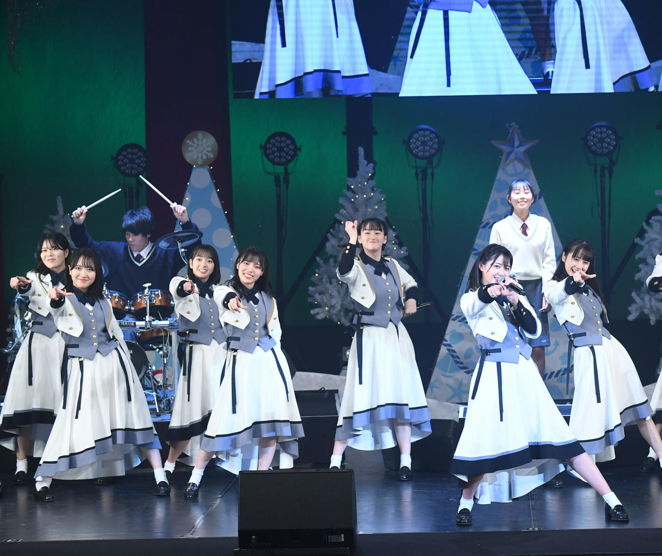 クリスマスコンサートで広島市立舟入高「くらんぷとん」とコラボしたSTU48（C）STU