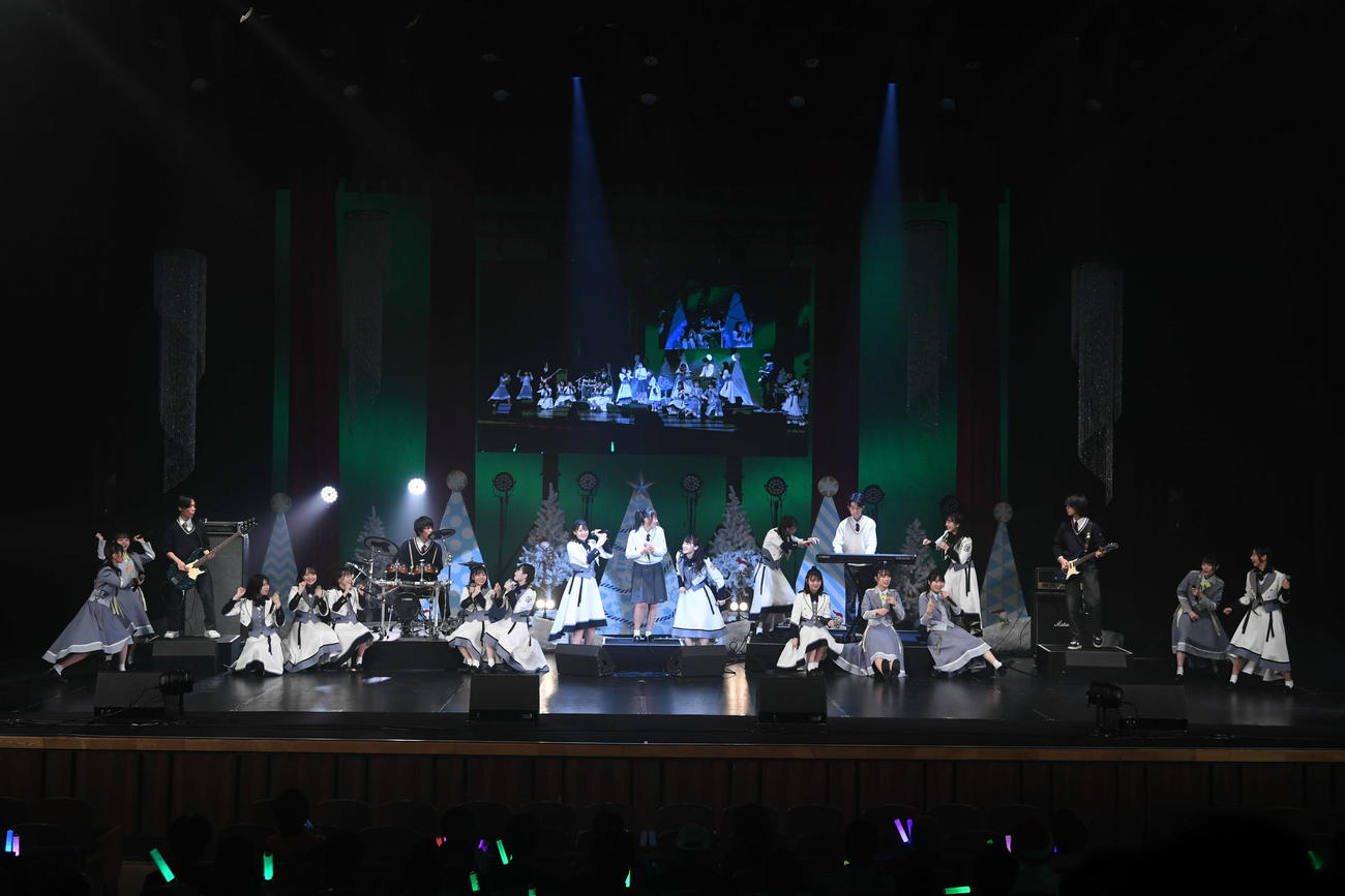 クリスマスコンサートで広島市立舟入高「くらんぷとん」とコラボしたSTU48（C）STU