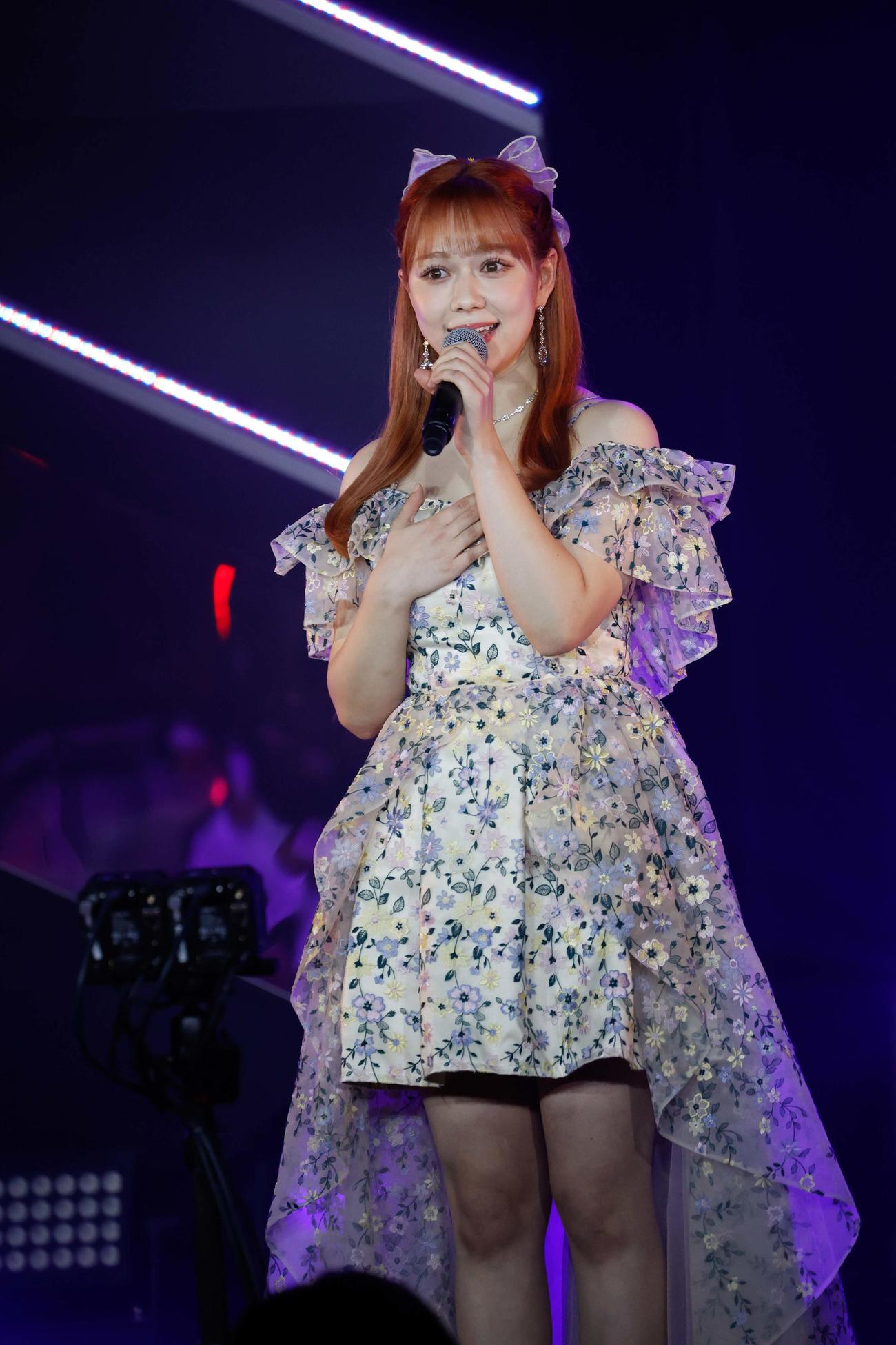 指原莉乃と宮脇咲良から贈られたドレス姿で卒業公演を迎えたHKT48村重杏奈（Ｃ）Mercury