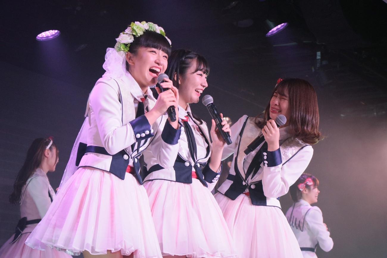 卒業公演を行ったNGT48小見山沙空（左端）。左から1人おいて寺田陽菜、富永夢有