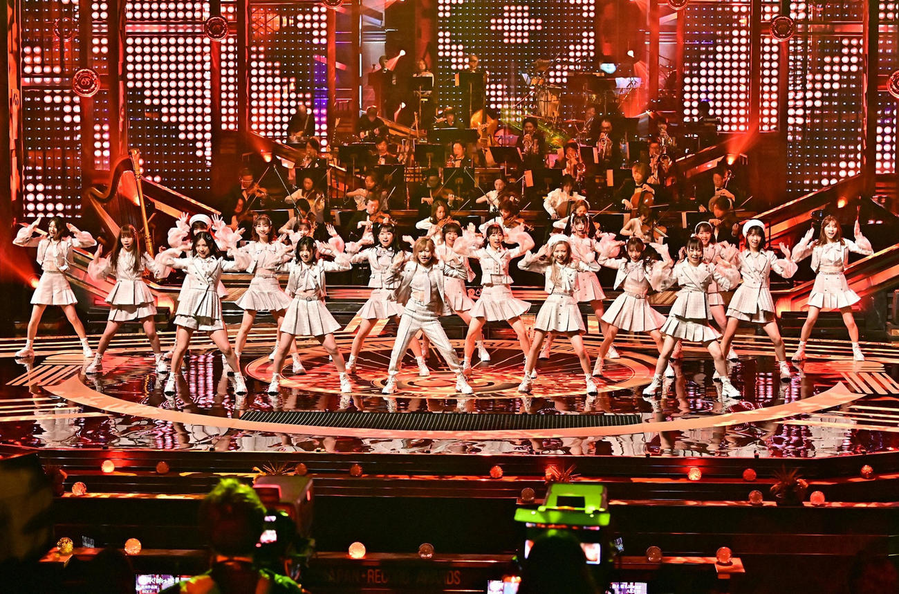 優秀作品賞のAKB48（C）TBS