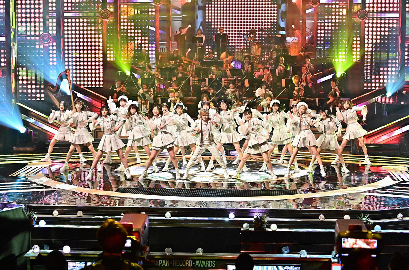 優秀作品賞のAKB48（C）TBS