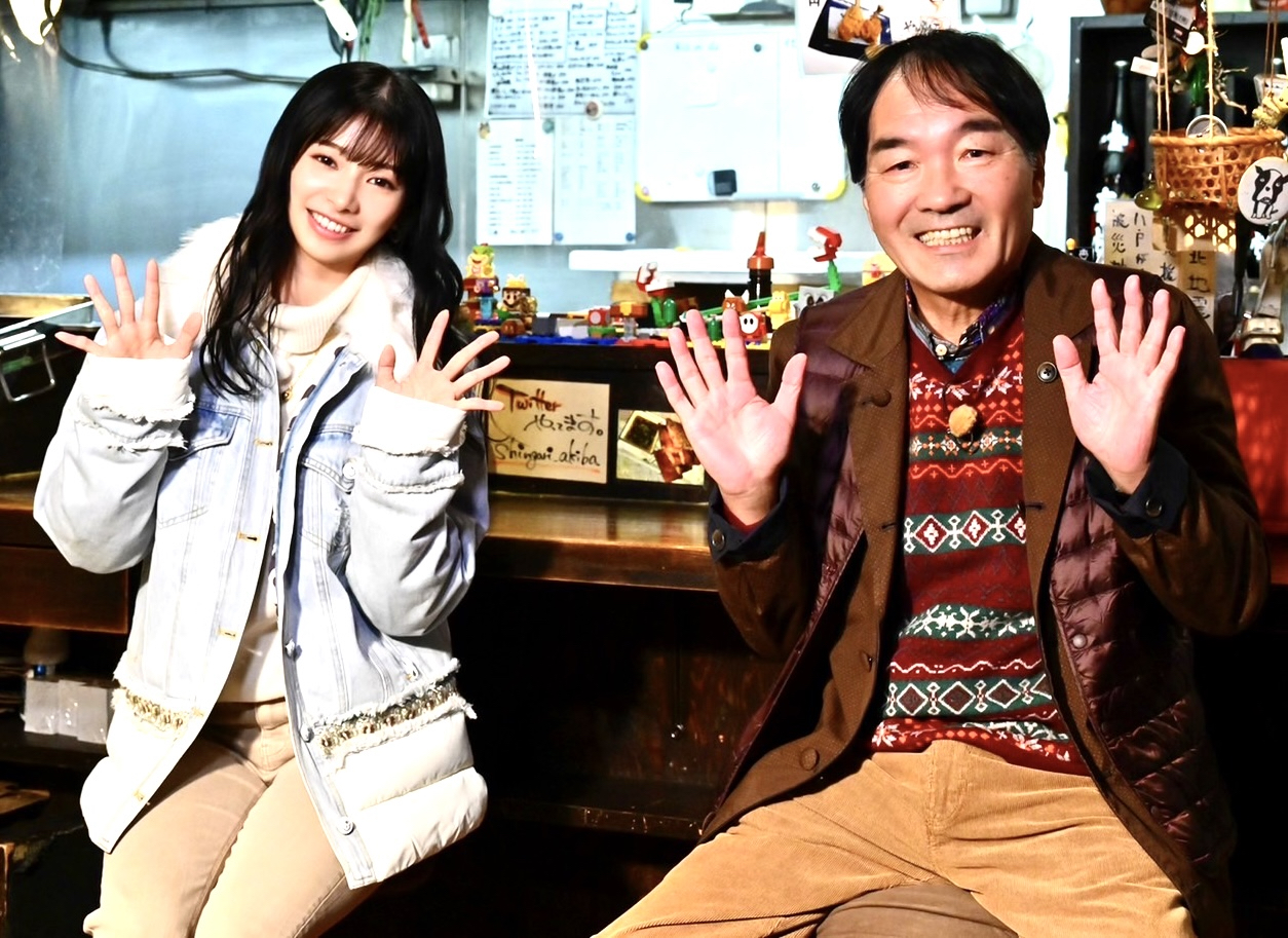 BS－TBS「夕焼け酒場」の新レギュラーとなった武藤十夢(左)ときたろう