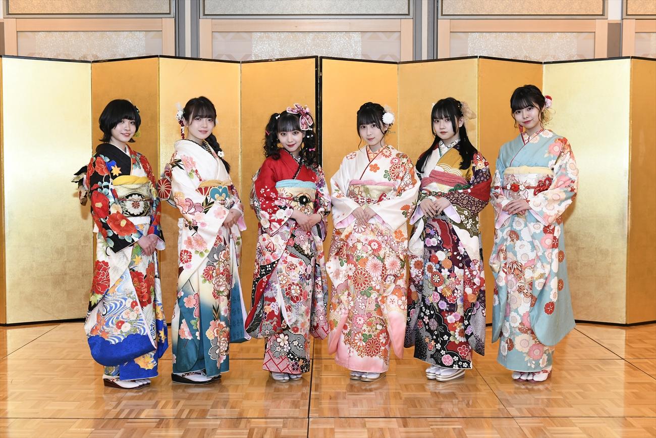 成人式を行ったSKE48の、左から五十嵐早香、坂本真凛、末永桜花、井上瑠夏、赤堀君江、荒野姫楓（C）2021 Zest,Inc.