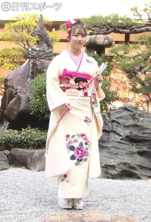 上西怜らｎｍｂ48成人式で艶やか着物姿を披露 写真特集 ａｋｂ４８ライブ速報 日刊スポーツ