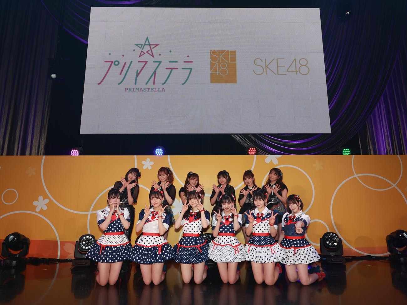 「SKE48新春LIVE」を行った、前列左から「プリマステラ」の岡本彩夏、浅井裕華、坂本真凛、末永桜花、上村亜柚香、水野愛理、後列左からSKE48の井田玲音名、松本慈子、斉藤真木子、福士奈央、熊崎晴香、鎌田菜月（C）2022 Zest, Inc.