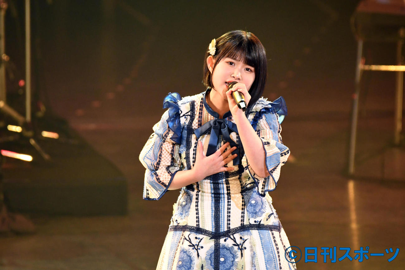 「第4回AKB48グループ歌唱力No．1決定戦」のファイナルで歌唱するSTU48池田裕楽（撮影・大友陽平）