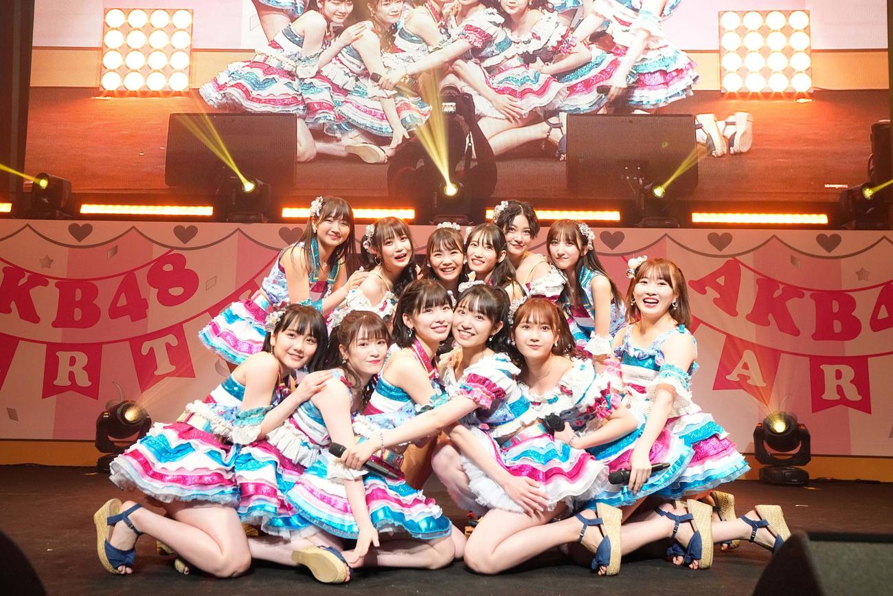 「新春！AKB48フレッシュコンサート2022～冬もやっぱりAKB！～」を行ったAKB48の若手メンバーたち（C）AKB48