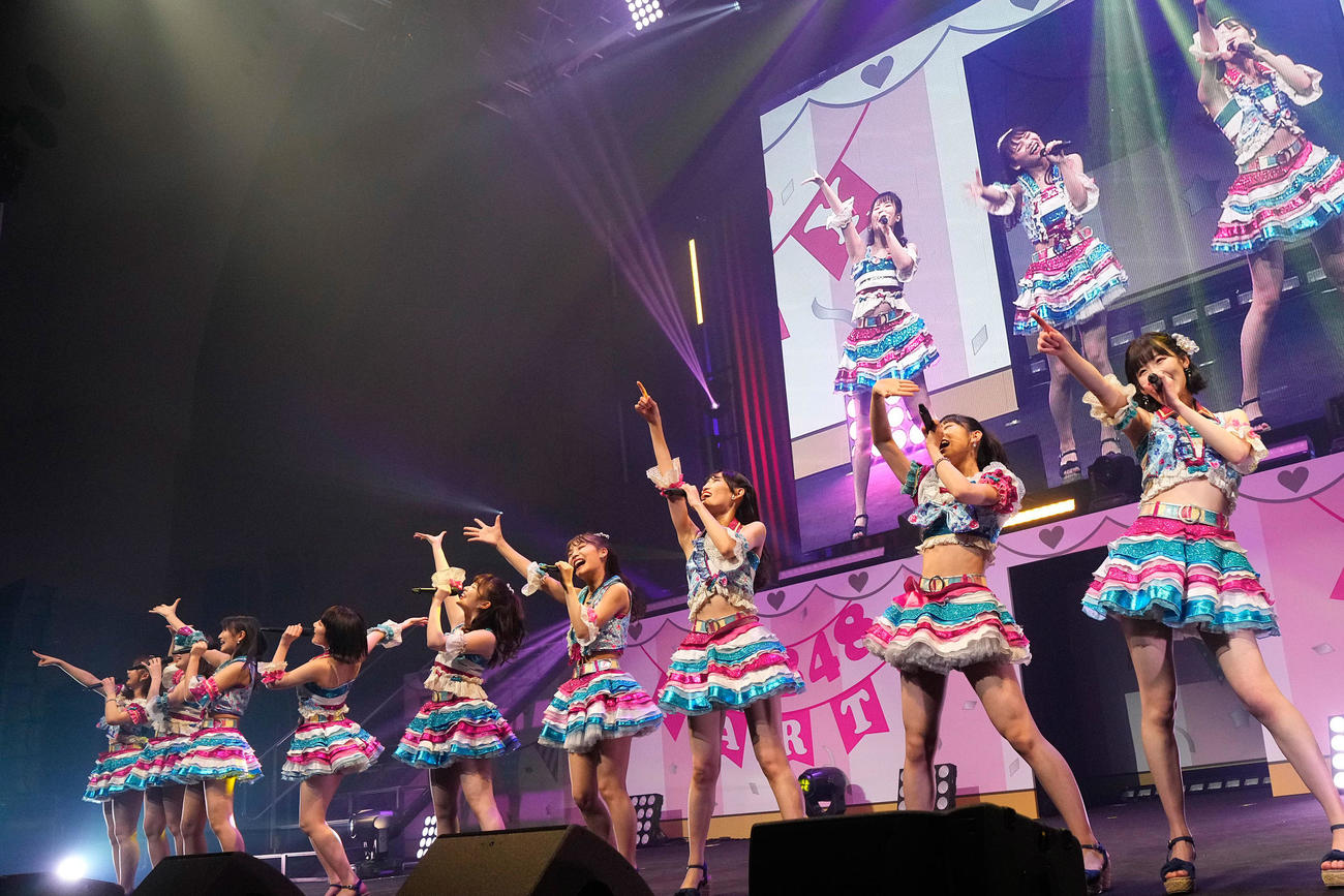 「新春！AKB48フレッシュコンサート2022～冬もやっぱりAKB！～」を行ったAKB48の若手メンバーたち（C）AKB48