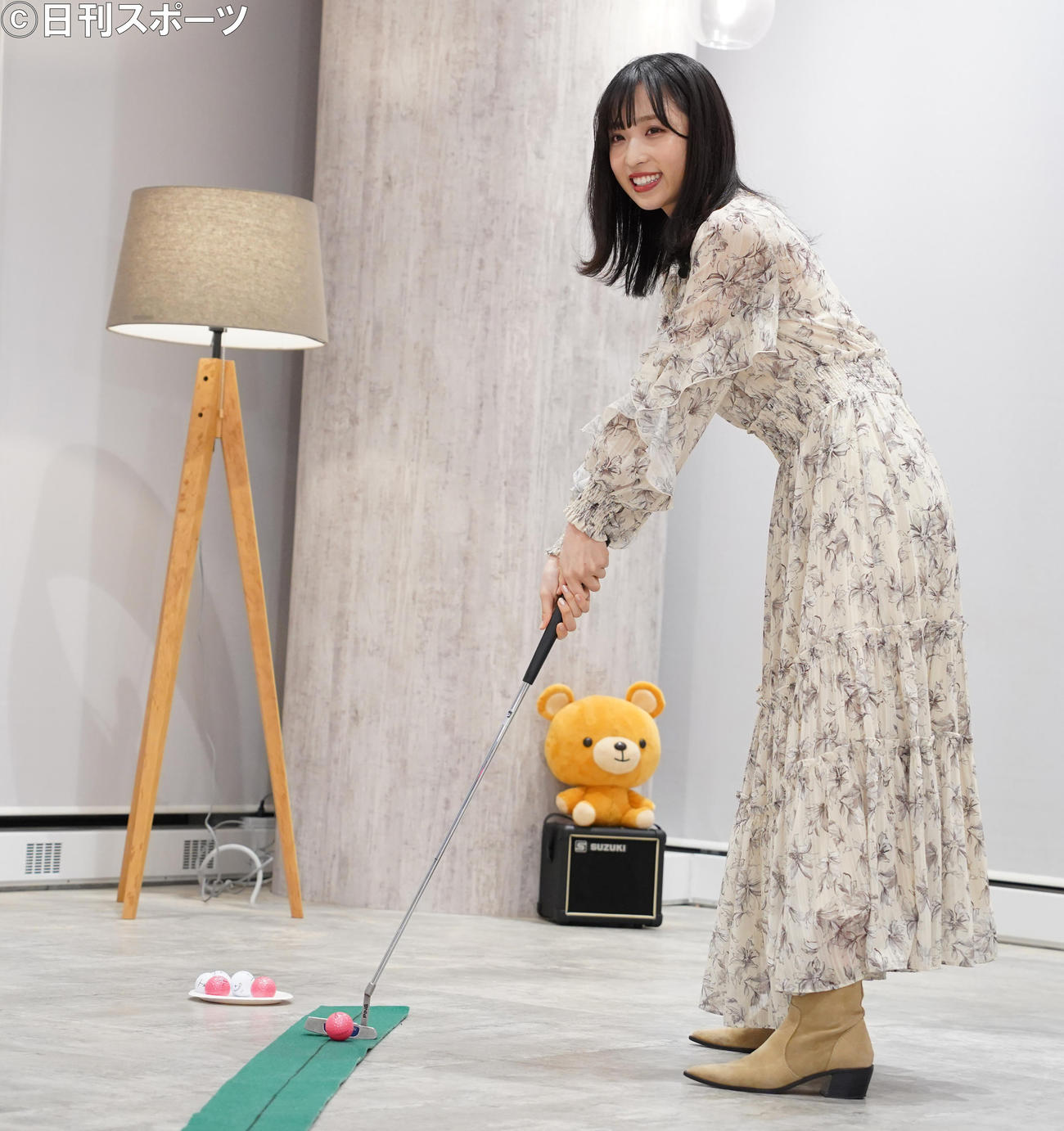 生配信イベントで「初めてのホールインワン」に挑戦する小栗有以（撮影・佐藤勝亮）