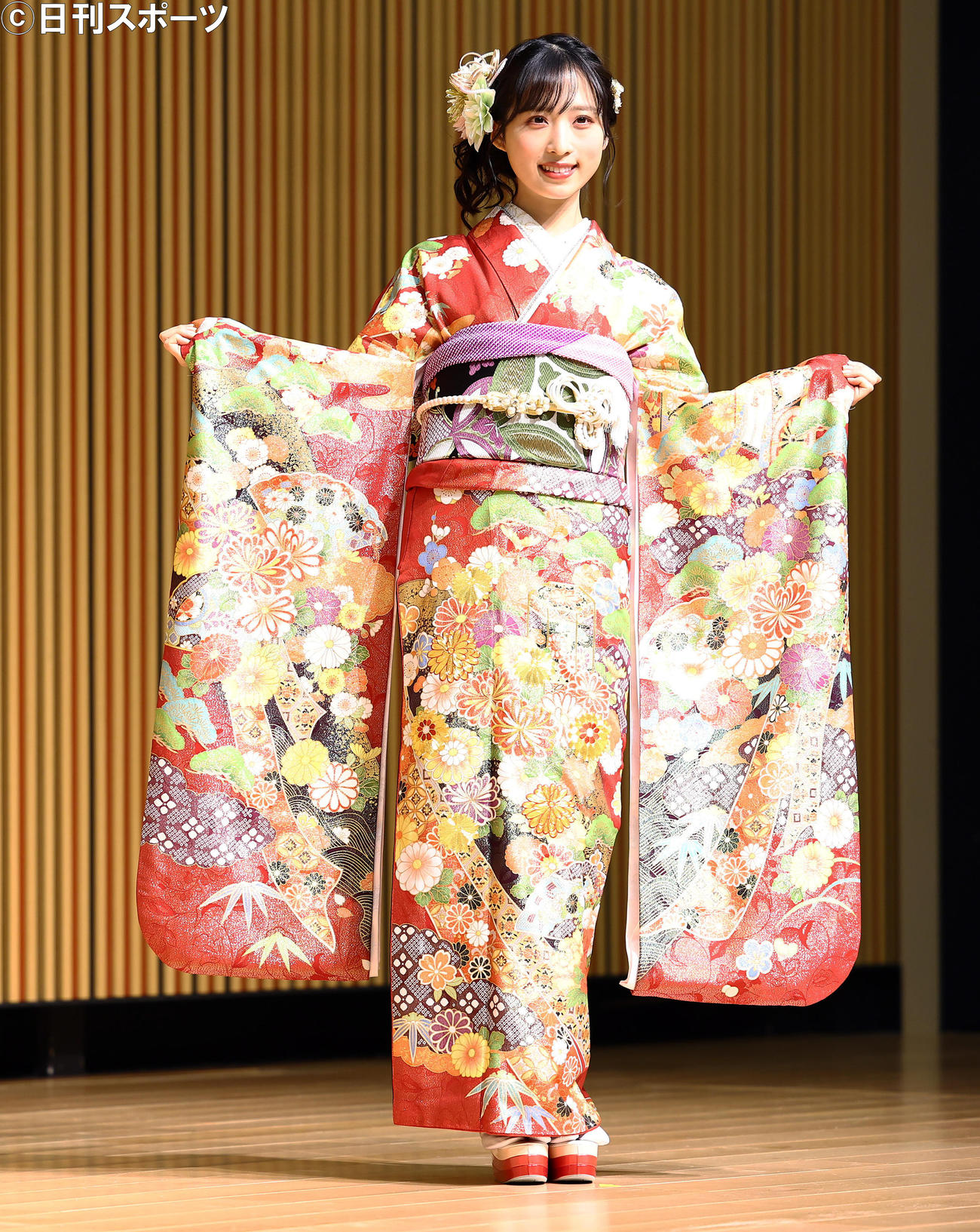 成人式を迎え振り袖を披露するAKB48小栗有以（2022年1月撮影）