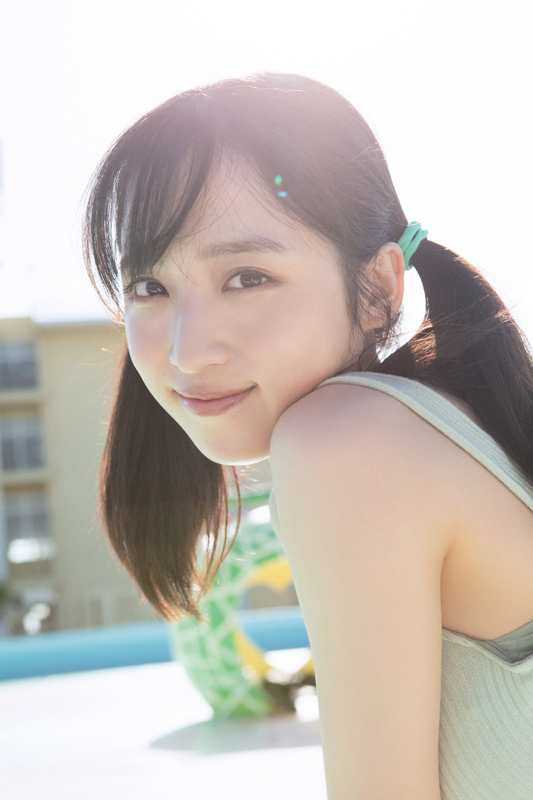 ファースト写真集「君と出逢った日から」でのAKB48小栗有以（細居幸次郎氏撮影）