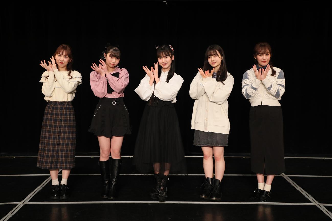 SKE48新シングルの情報解禁特番に出演した、左から熊崎晴香、平野百菜、林美澪、坂本真凛、鎌田菜月（C）2022 Zest,Inc.／AEI