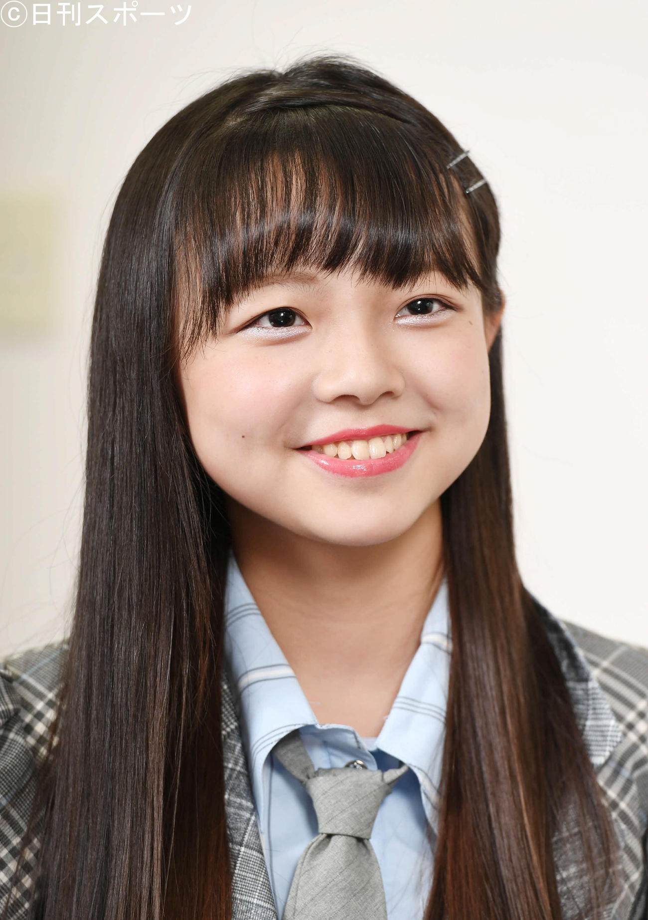笑顔でインタビューに答えるAKB48奥本陽菜（2018年9月撮影）