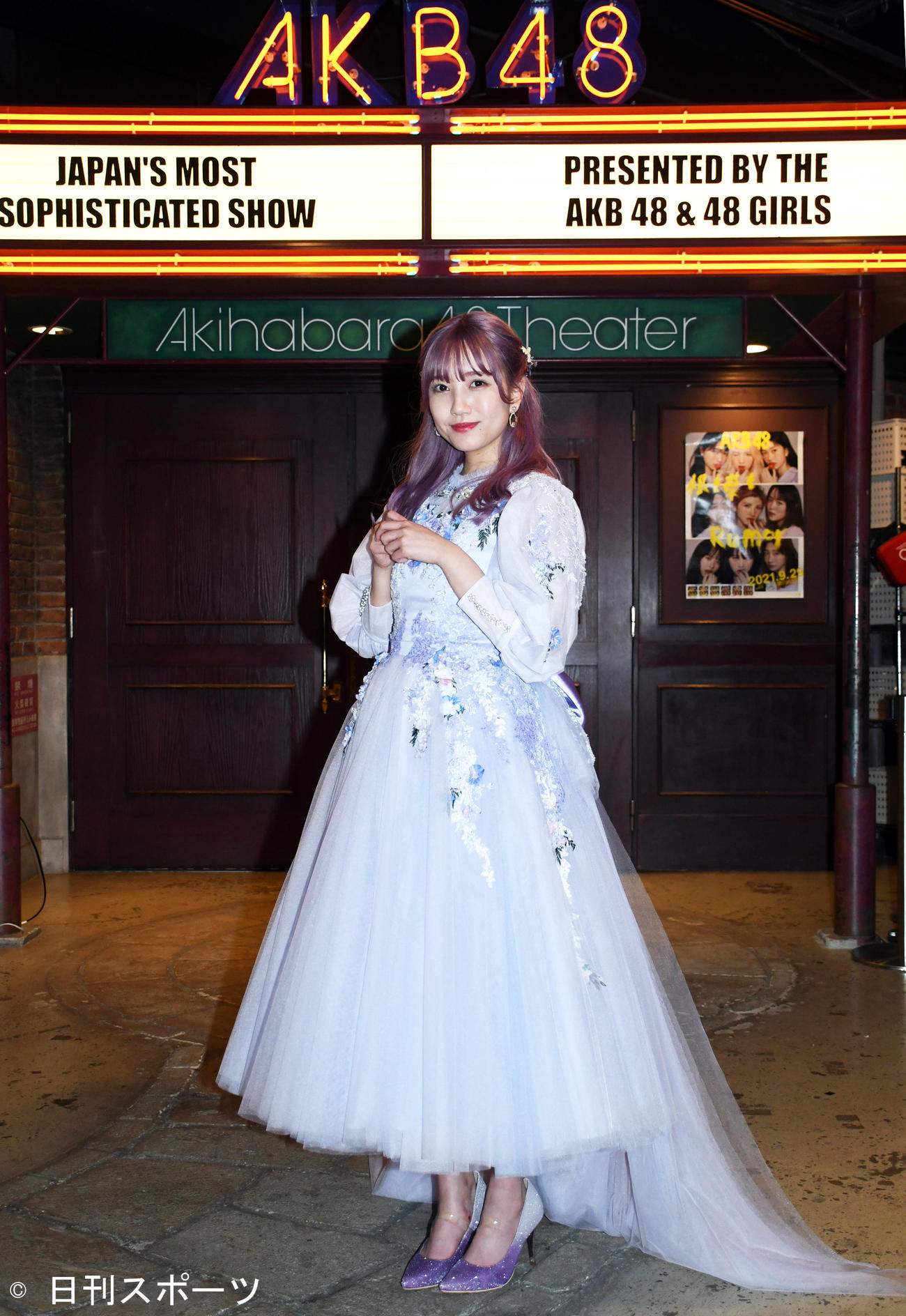 卒業公演を行い卒業ドレス姿に身を包むAKB48加藤玲奈（撮影・大友陽平）