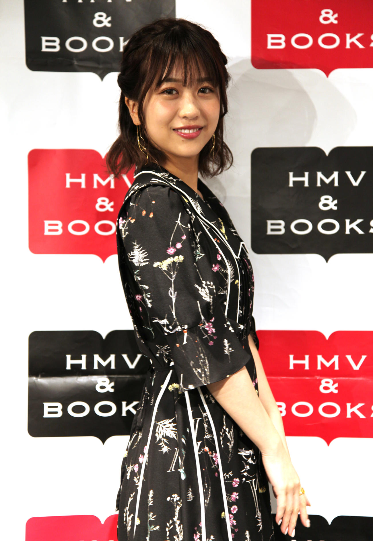 初のDVD「Decade with you」発売イベントを行ったAKB48篠崎彩奈
