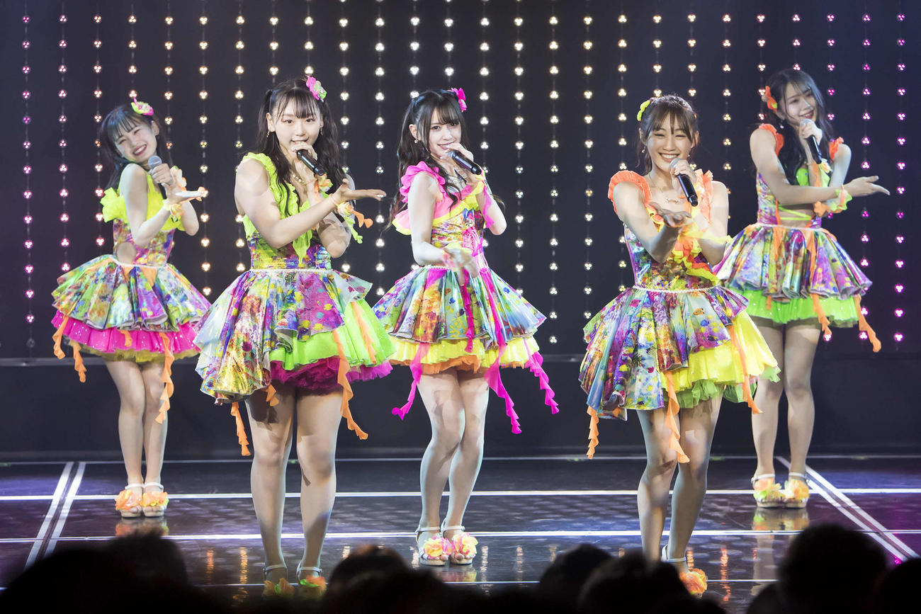 卒業コンサートを控える梅山恋和（中央）らも出演（C）NMB48