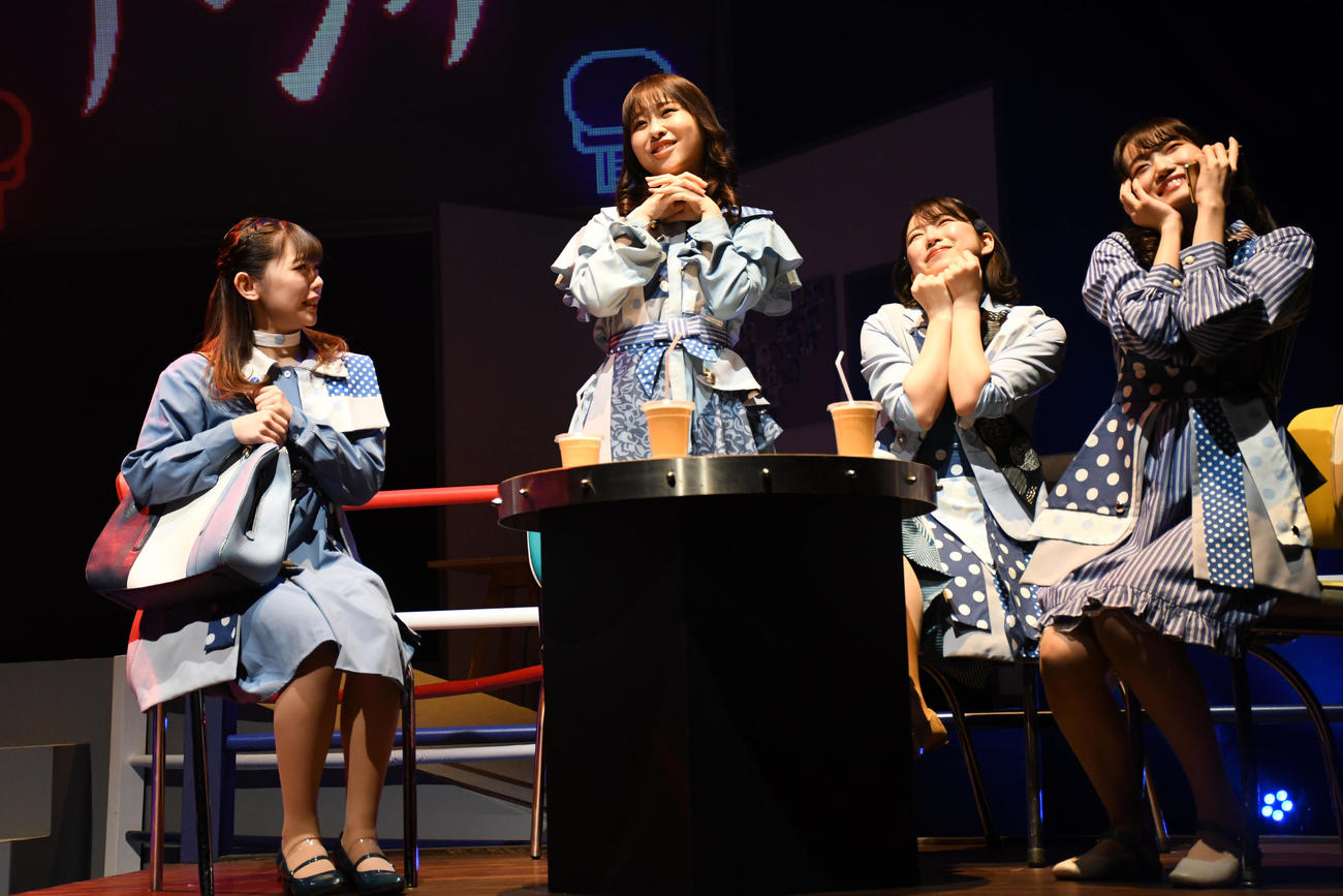 劇団ズッキュン娘「2番目でもいいの」公開ゲネプロに臨んだAKB48の、左から濱咲友菜、中西智代梨、吉田華恋、黒須遥香（撮影・大友陽平）