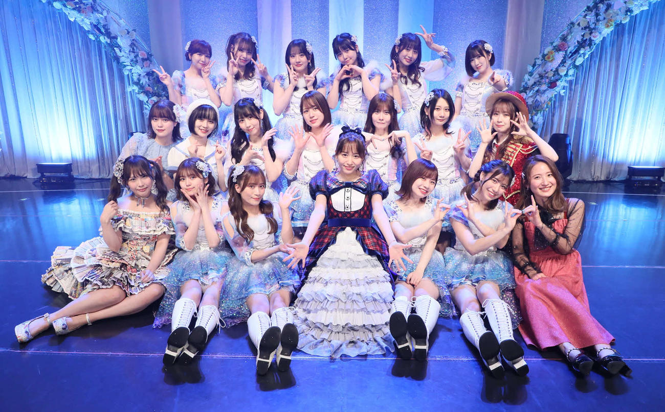 卒業コンサートの3日目夜公演を行ったSKE48大場美奈（前列中央）(C)2022 Zest, Inc.／AEI