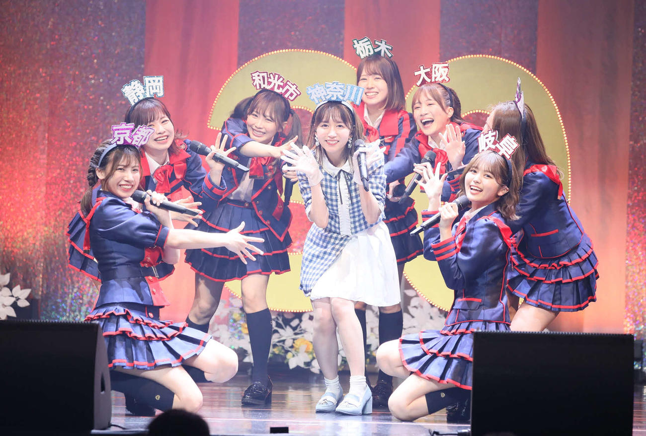 卒業コンサートの3日目夜公演を行ったSKE48大場美奈（中央）(C)2022 Zest, Inc.／AEI