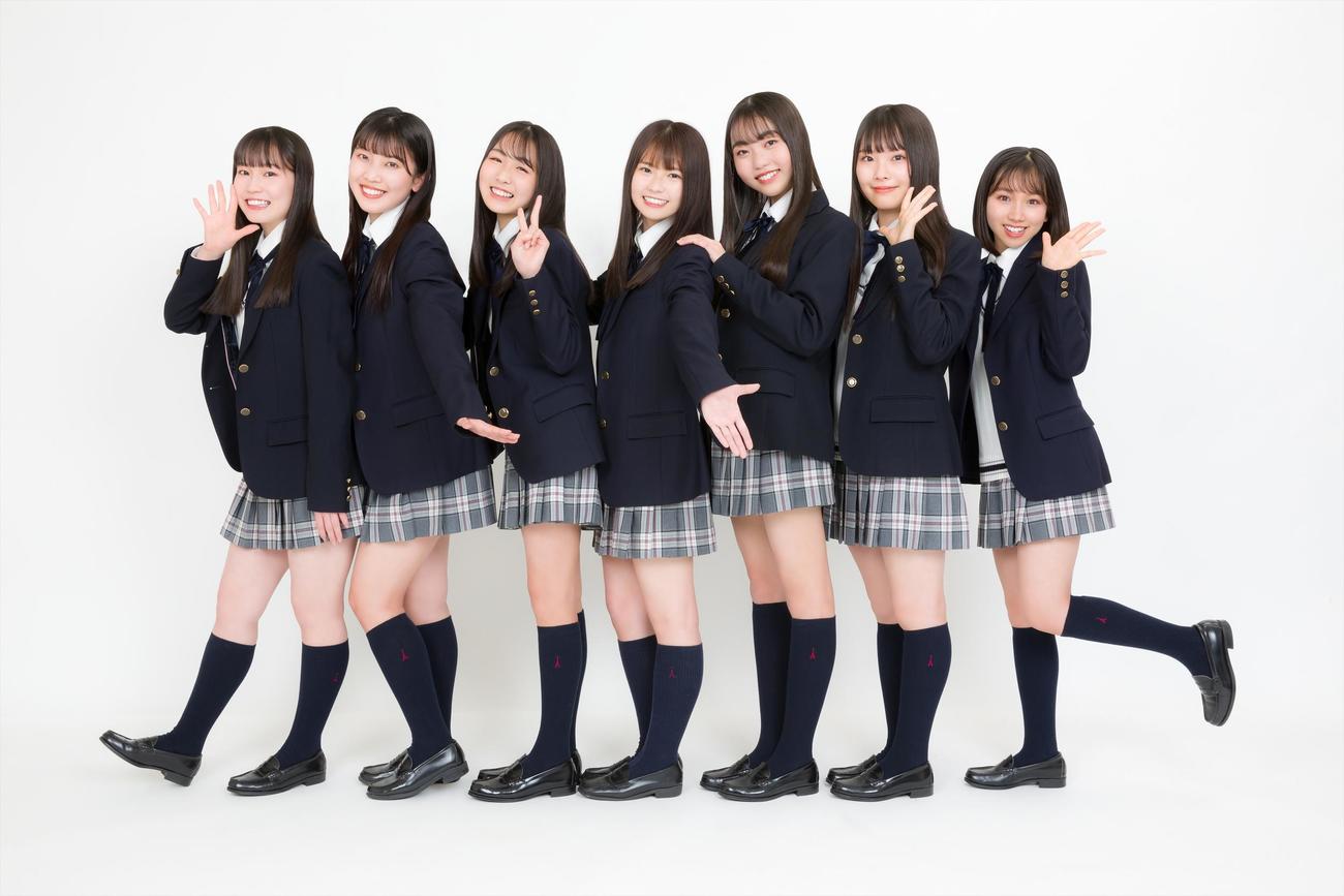 SKE48の11期生としてお披露目された、左から大村杏、篠原京香、杉本りいな、原優寧、森本くるみ、山村さくら、脇田葵