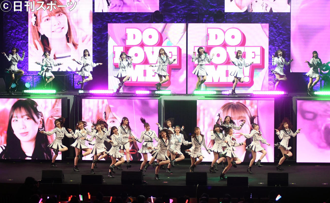 3年ぶりのライブツアー初日公演でパフォーマンスするHKT48（撮影・大友陽平）