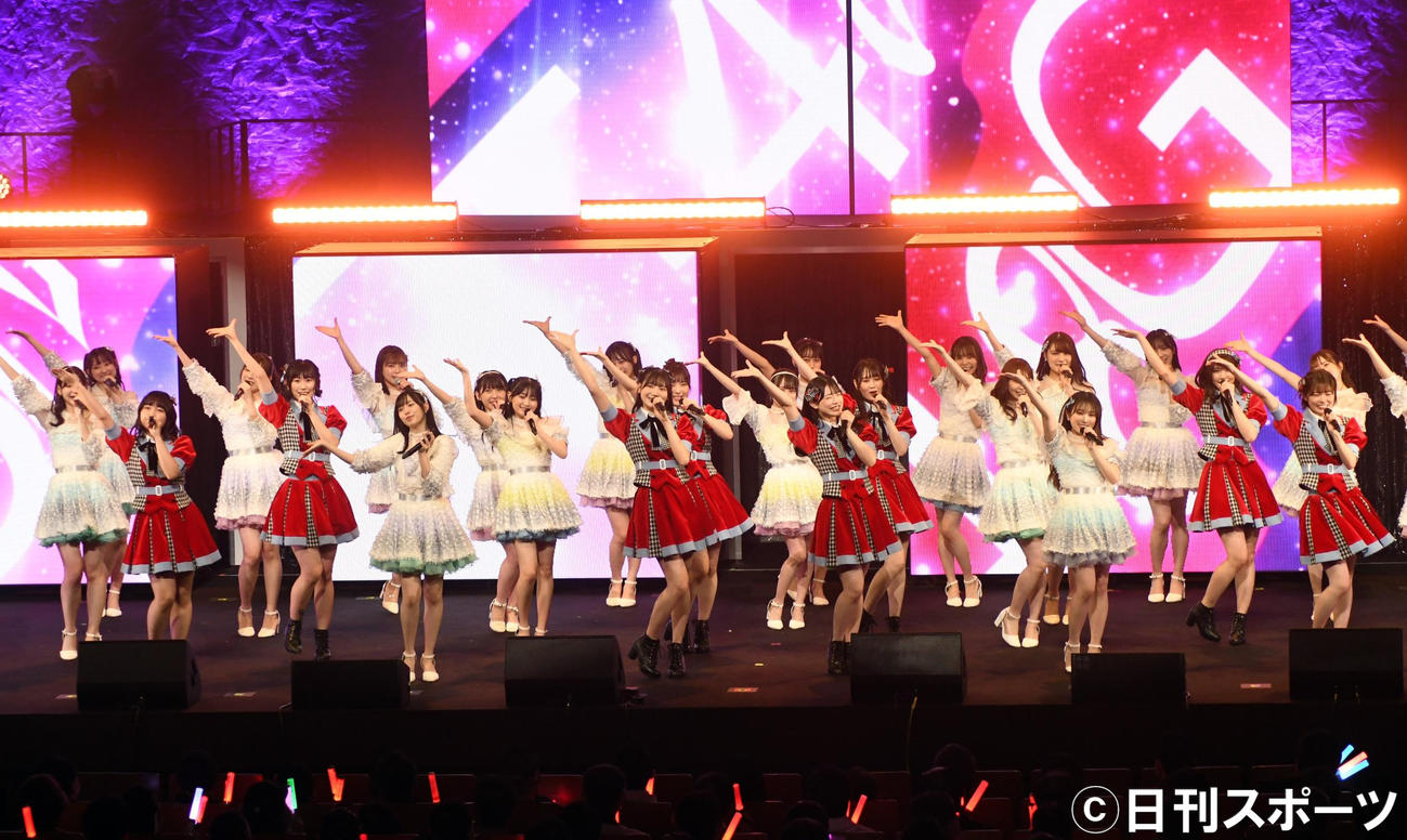 HKT48のライブツアー初日公演にゲスト出演し「Maxとき315号」を披露するNGT48（撮影・大友陽平）