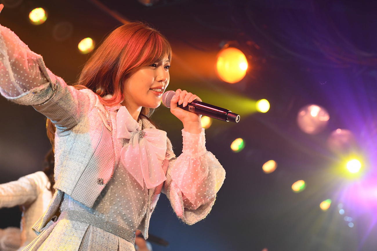 卒業公演で歌うAKB48宮崎美穂（C）AKB48