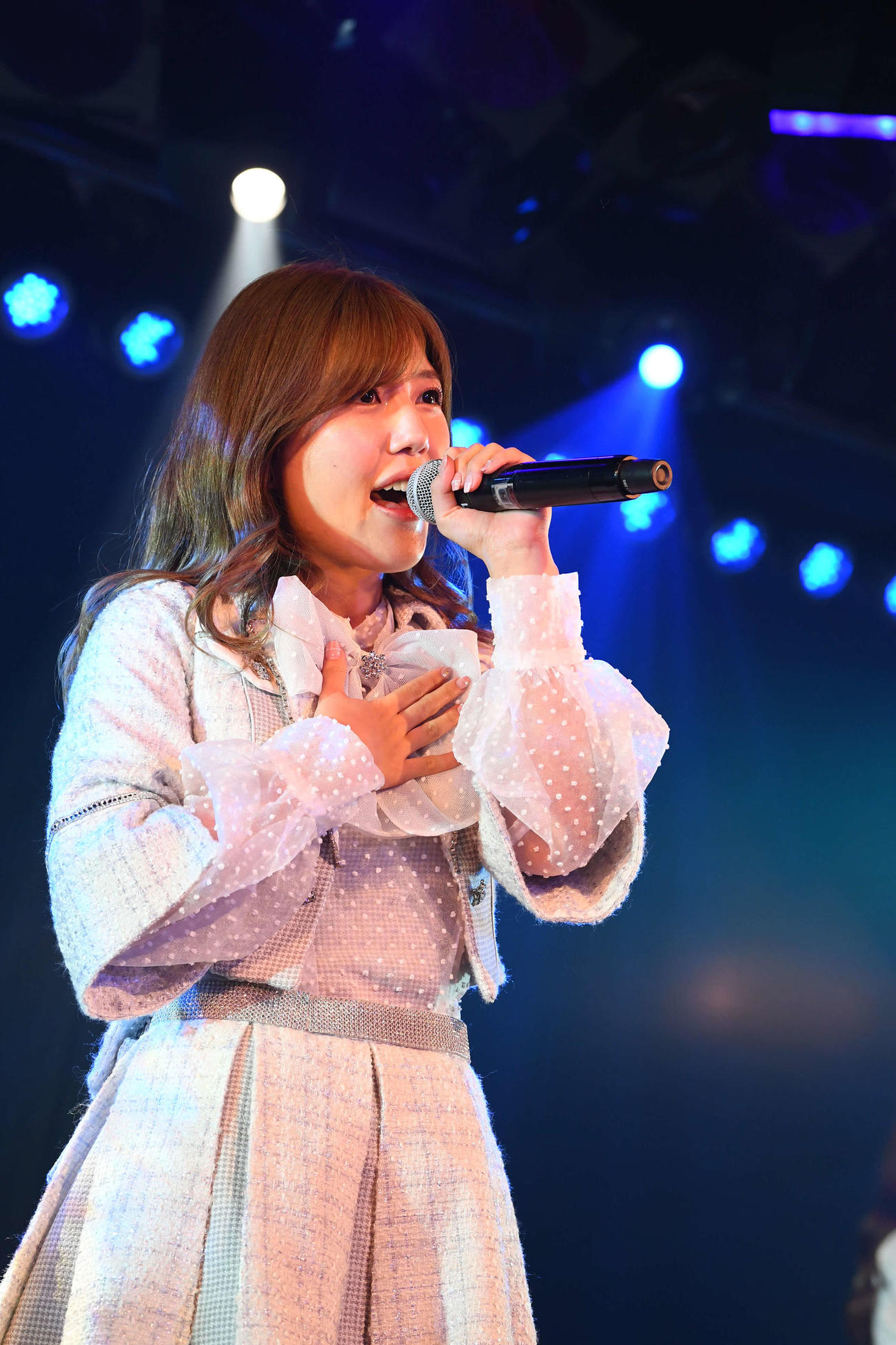 卒業公演で歌うAKB48宮崎美穂（C）AKB48