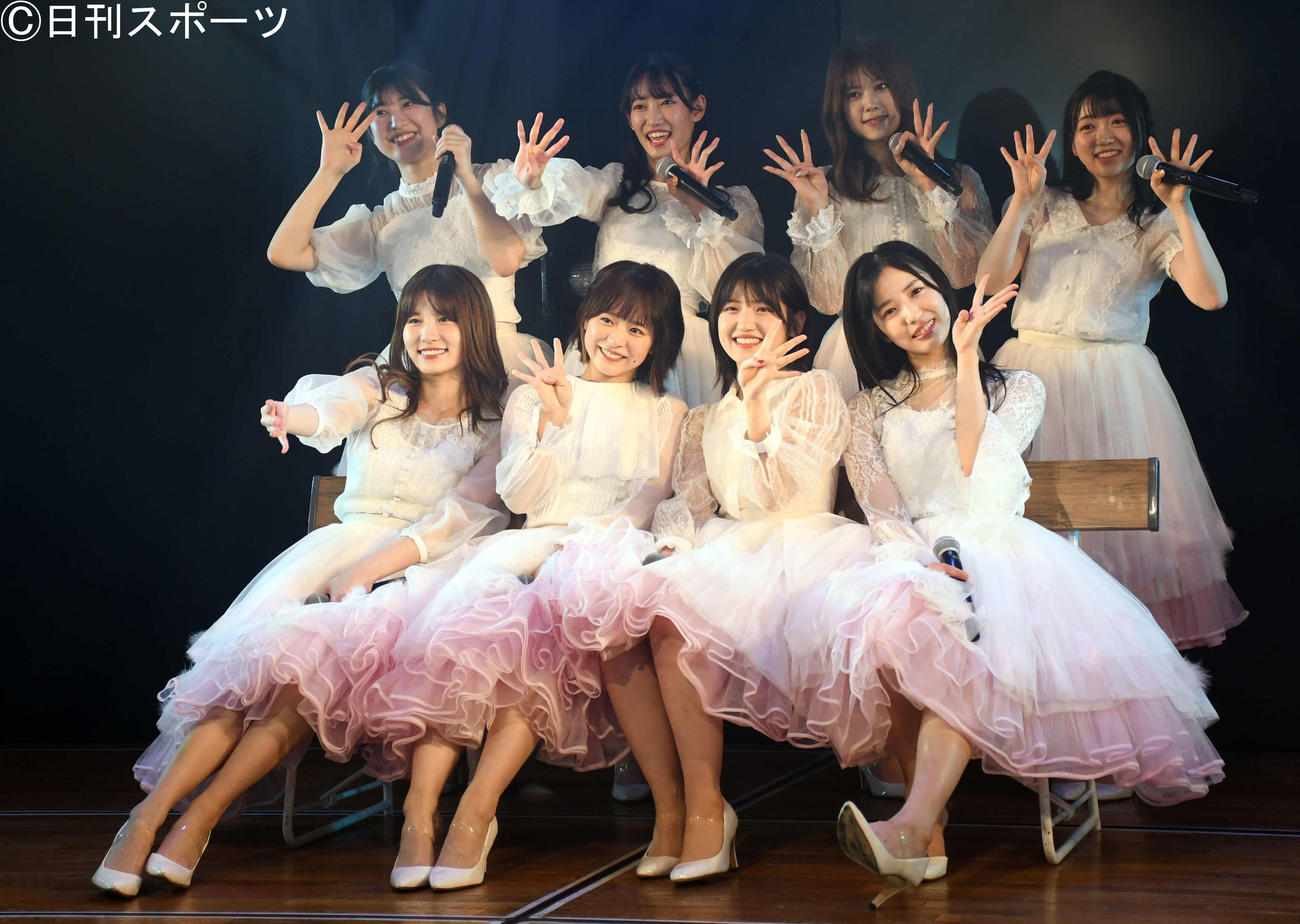 倉野尾チーム4の「サムネイル公演」初日公演を行ったAKB48の、前列左から谷口めぐ、倉野尾成美、村山彩希、下尾みう、後列左から吉田華恋、黒須遥香、吉川七瀬、多田京加（撮影・大友陽平）