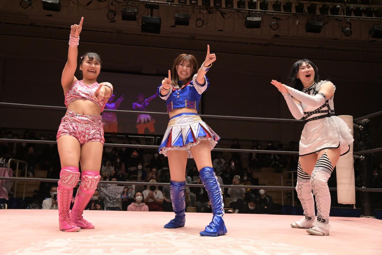 東京女子プロレス後楽園ホール大会での、左から渡辺未詩、荒井優希、辰巳リカ（C）東京女子プロレス