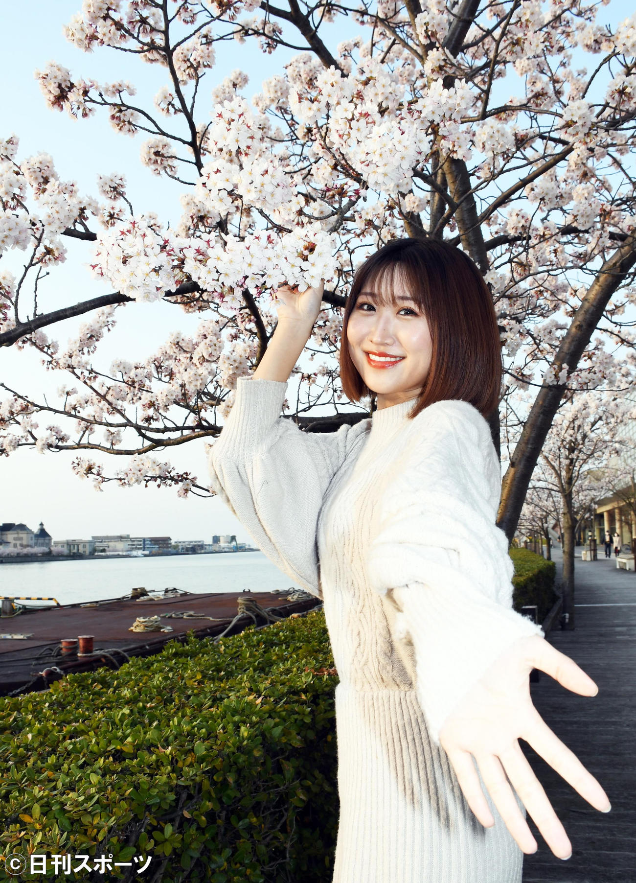 ギャル風なポーズを決めるNGT48古澤愛（撮影・大友陽平）
