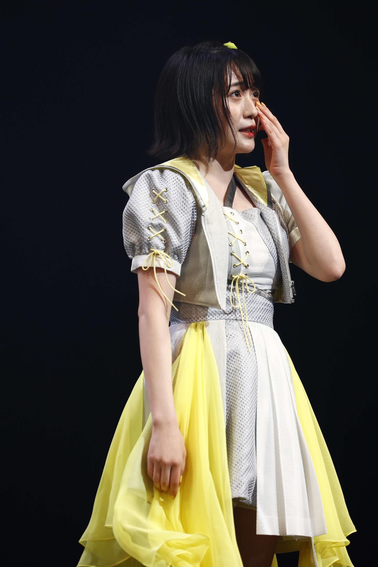全国ツアー熊本公演で初披露された新曲「「ビーサンはなぜなくなるのか？」で初選抜入りし涙を見せるHKT48市村愛里（C）Mercury