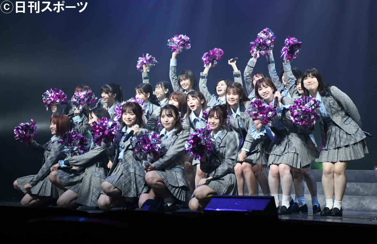 舞台「KISS 8」公開ゲネプロを行ったAKB48チーム8（撮影・大友陽平）
