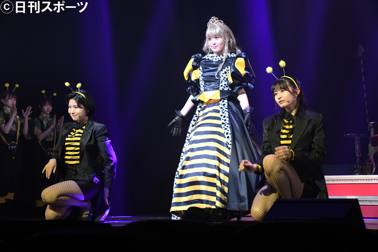 AKB48チーム8の舞台「KISS 8」公開ゲネプロでの、左から高橋彩香、岡部麟、行天優莉奈（撮影・大友陽平）